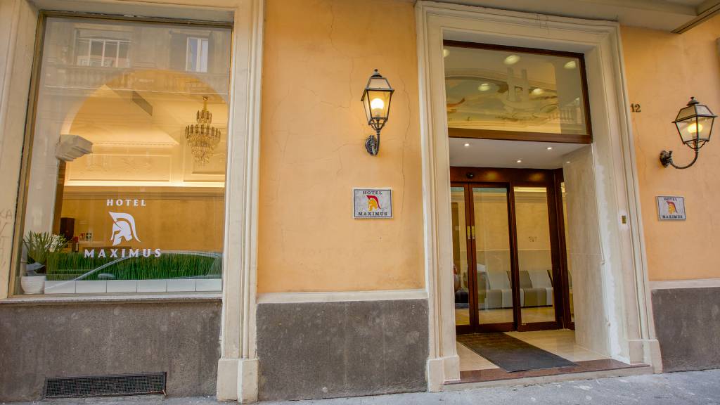 Entrance--1---Hotel-Maximus-Roma
